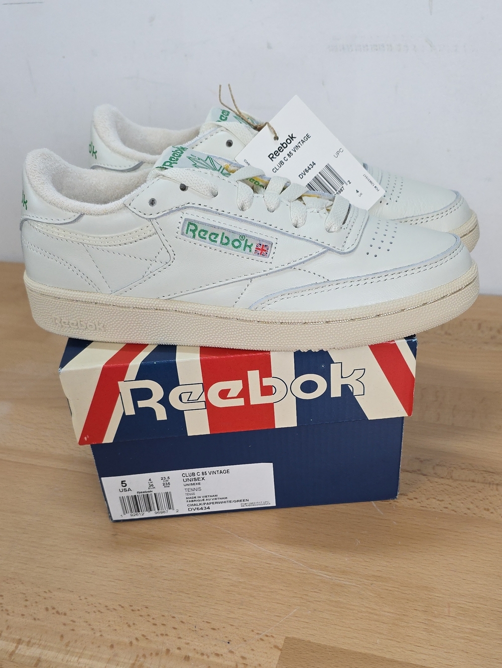 Reebok Kids White Leather Sneakers with Cream Sole 5 US